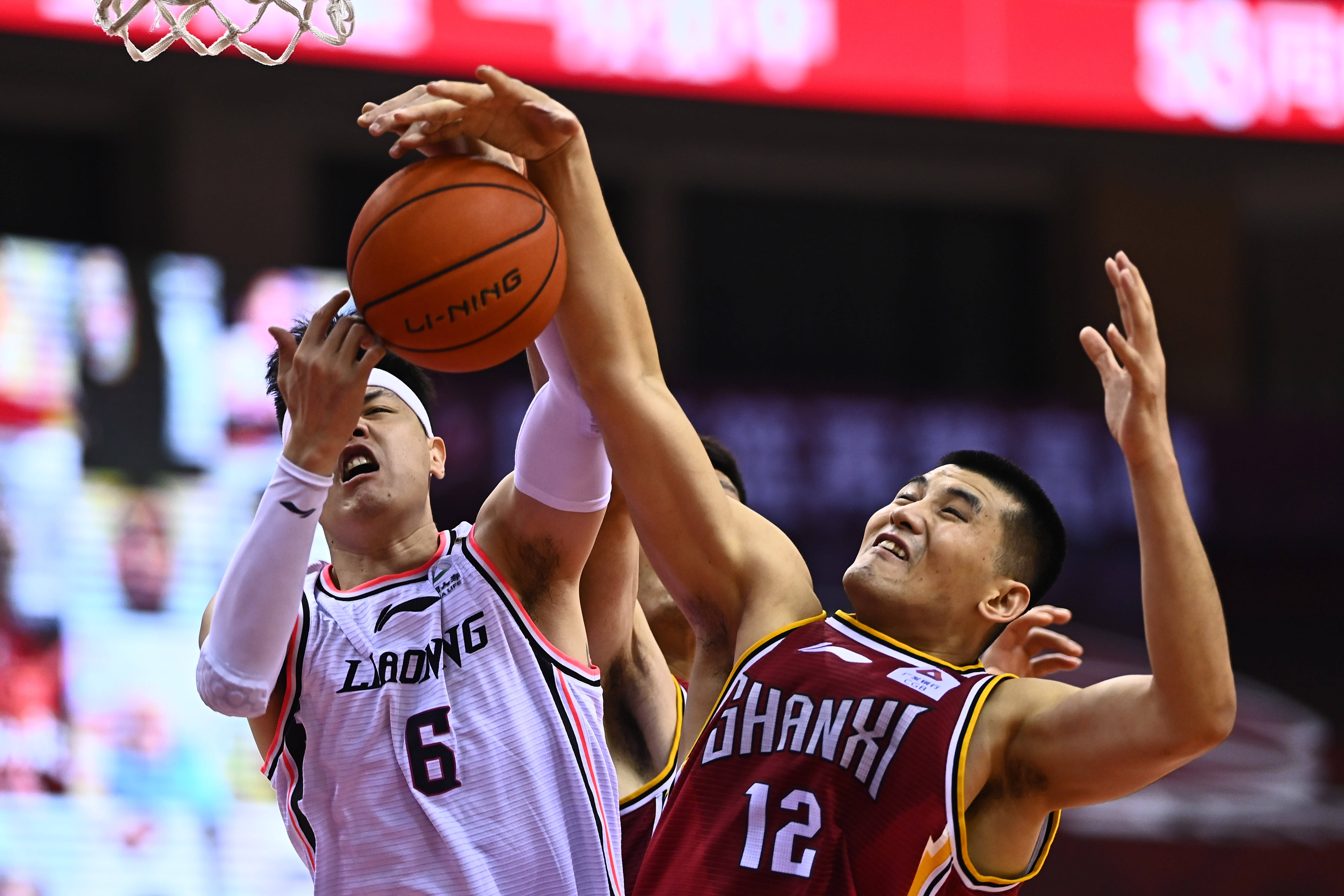 他还进行了 他还进行了